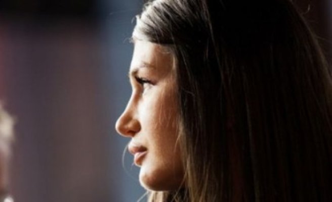 EBA a condamnat în PE declaraţiile făcute de un lider PNL. Fiica preşedintelui, împotriva sterilizării femeilor rome